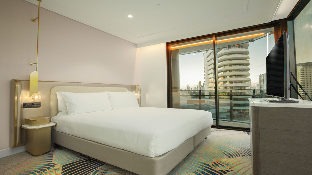 9._executive-king-panoramic-room.jpg